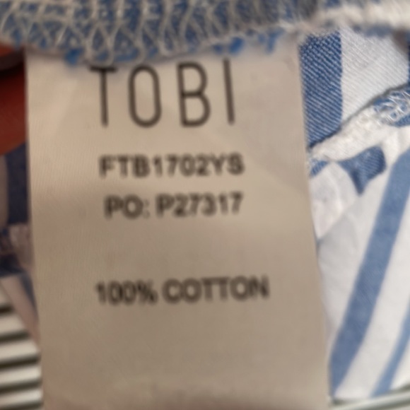 Woman’s off shoulder striped Tobi top - Picture 7 of 7